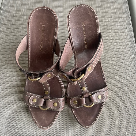 BCBG MaxAzria Brown Leather Slides Sandals Heels - Picture 5 of 10